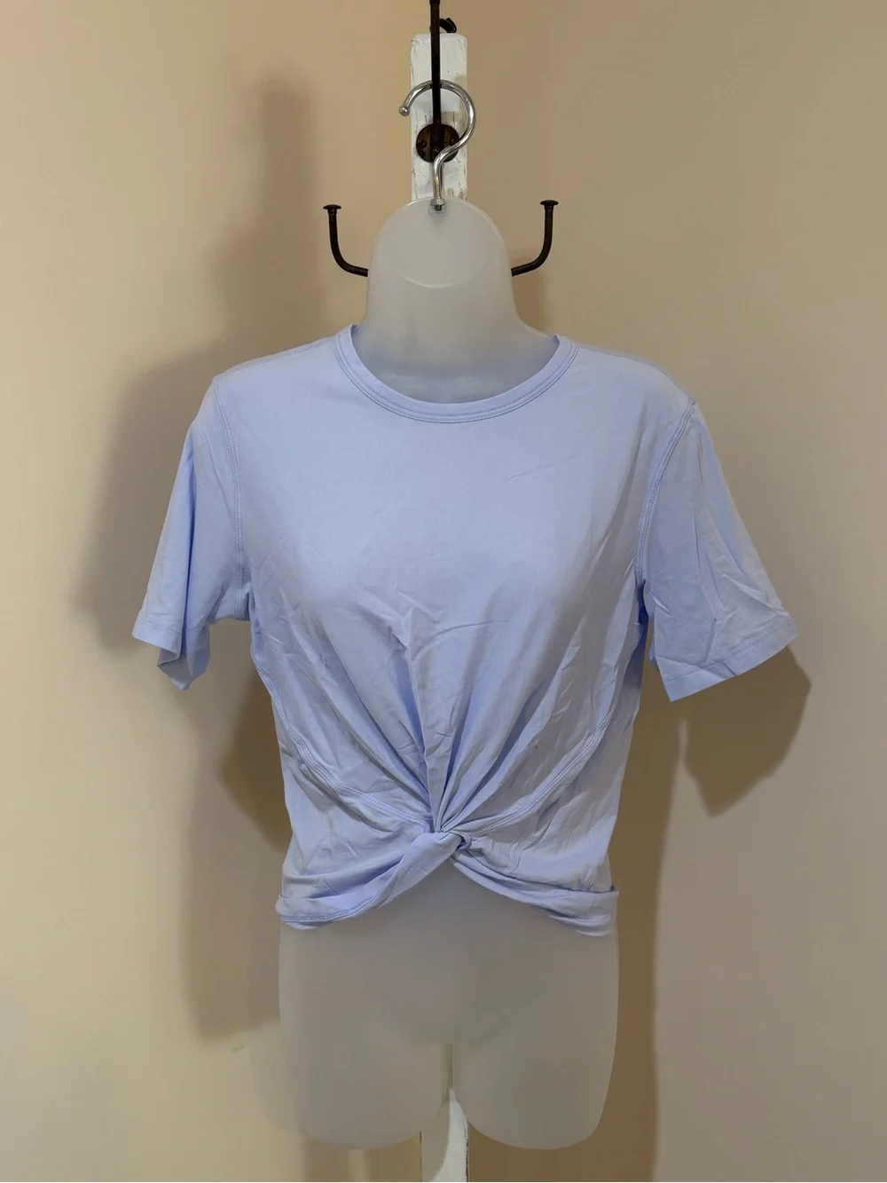 NWOT LULULEMON CRESCENT TEE TWIST FRONT WAIST LENGTH TOP PASTEL BLUE  SIZE 4